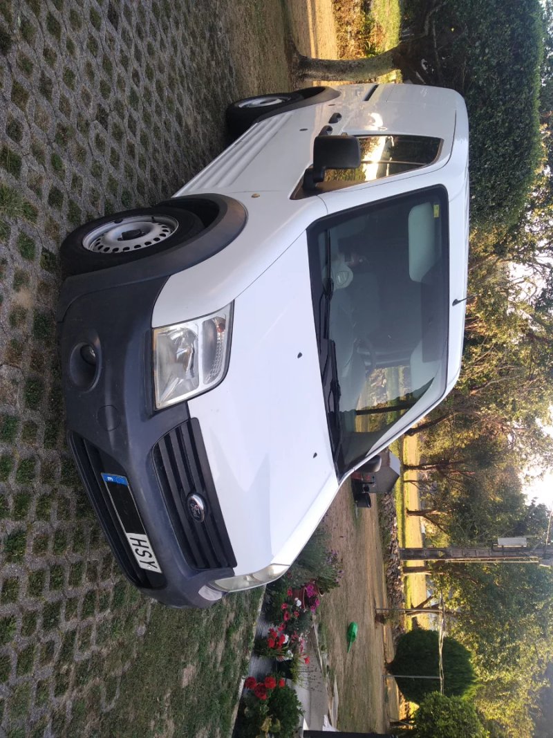 Ford Transit Connect 2013 - foto 1