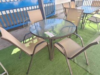 MESA CIRCULAR CRISTA  CON SILLAS