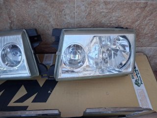 Faros y parrilla cromada Nissan Terrano 2