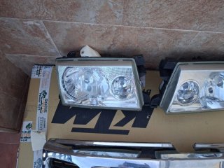Faros y parrilla cromada Nissan Terrano 2