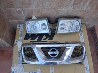 Faros y parrilla cromada Nissan Terrano 2