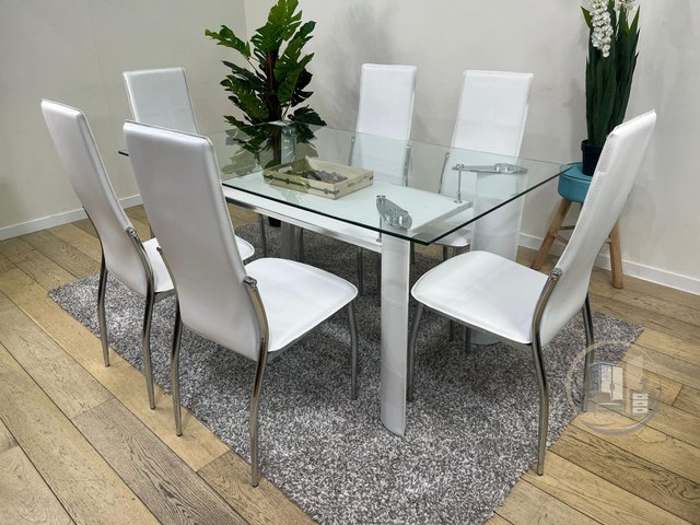 MESA CRISTAL CON 6 SILLAS PATAS CROMADAS