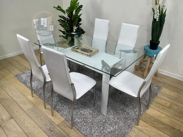 MESA CRISTAL CON 6 SILLAS PATAS CROMADAS