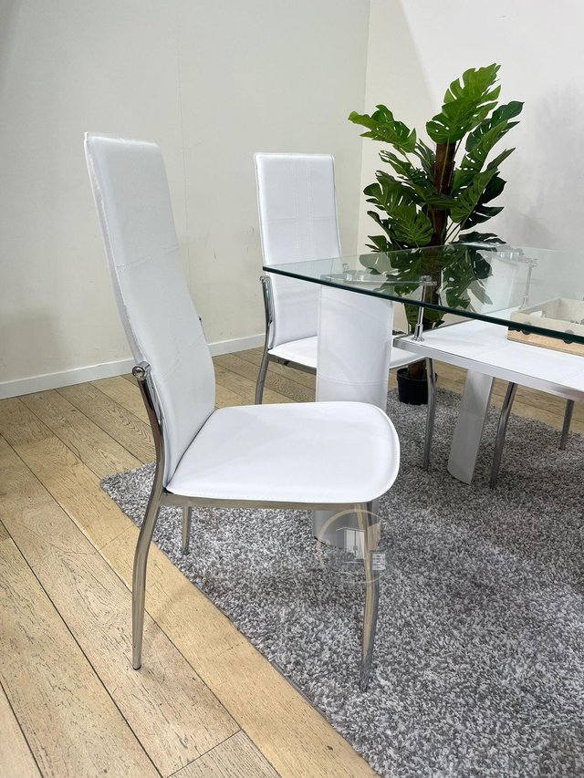 MESA CRISTAL CON 6 SILLAS PATAS CROMADAS