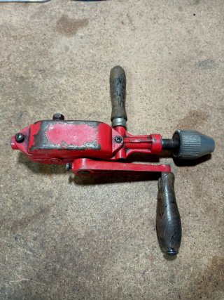 Taladro de mano antiguo