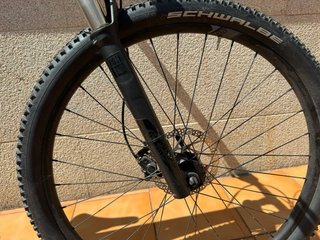 Bicicleta de Montaña Felt Negra y Roja