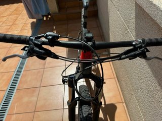 Bicicleta de Montaña Felt Negra y Roja