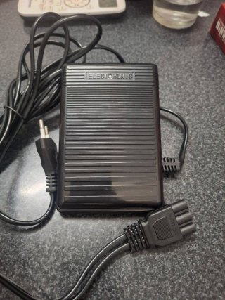 Pedal para máquina de coser