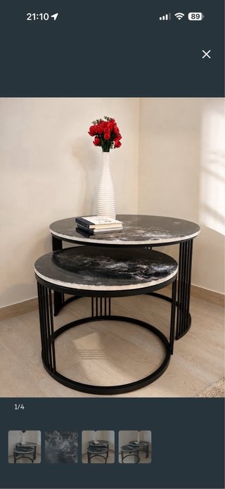 Set di 2 tavolini ausiliari in marmo e metallo