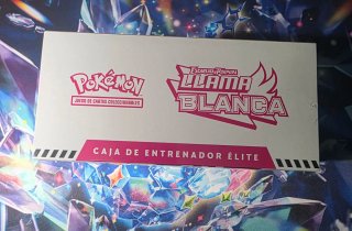 Pokemon Caja Entrenador Élite Llama Blanca