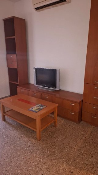 Se alquilan habitaciones para estudiantes en piso