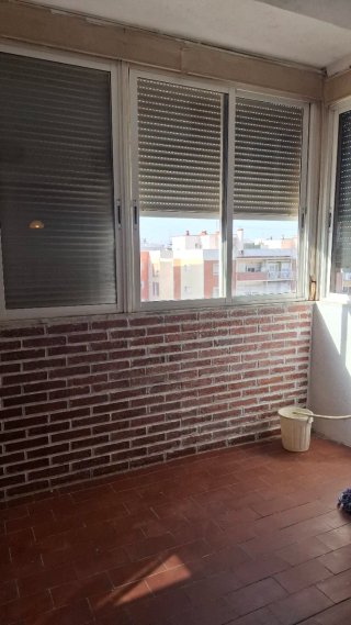 Se alquilan habitaciones para estudiantes en piso