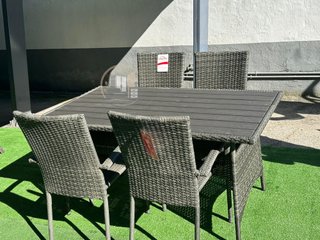 Nueva terraza de mesa + 4 sillas