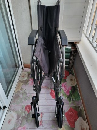 Silla de ruedas plegable Prim ,Nueva.