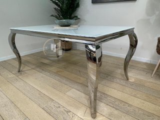 MESA DE COMEDOR DE CRISTAL Y PATAS CROMADAS