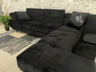 Sofá-rinconera en negro terciopelo
