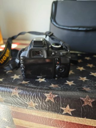 Cámara Nikon D3100 + Accesorios