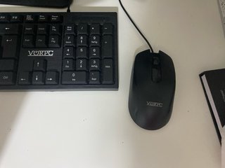 Ordenador HP con Monitor y Teclado.