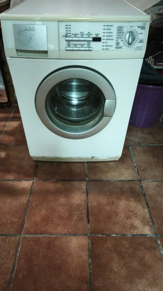 Lavadora AEG en buen estado