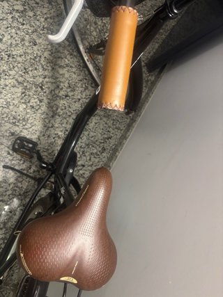 Bicicleta MEGAMO paseo negra con cesta