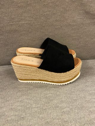 Sandalias cuña yute Tina's negras y beige