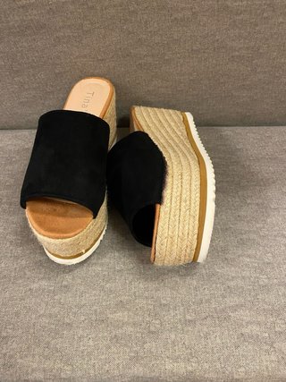 Sandalias cuña yute Tina's negras y beige
