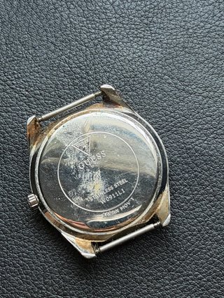 Reloj Guess Mujer Plata y Blanco