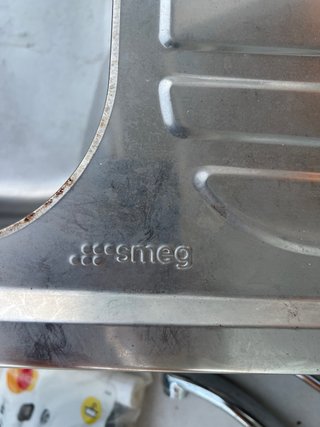 Fregadero Smeg con grifo y accesorios