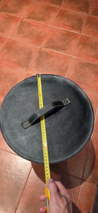 Paragüero negro con tapa