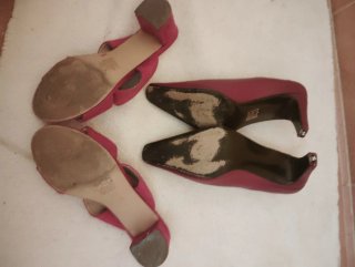 Zapatos de piel y sandalias rojas