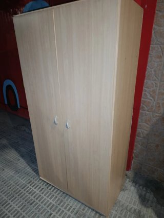 Armario de madera beige