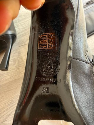 Botas altas Versace negras con detalle dorado