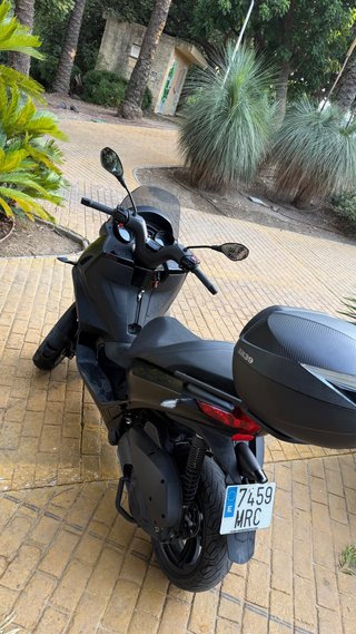 Piaggio MP3 Negro Triciclo Scooter