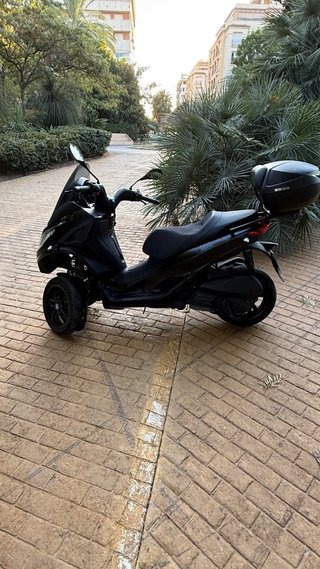 Piaggio MP3 Negro Triciclo Scooter