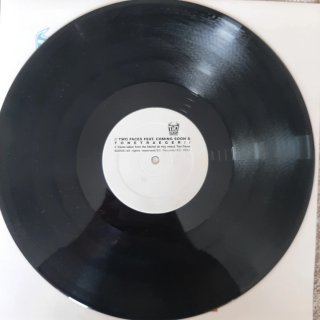 Vinilo techno Two Faces Feat. Coming Soon & Tonetr
