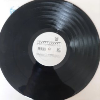 Vinilo techno Two Faces Feat. Coming Soon & Tonetr