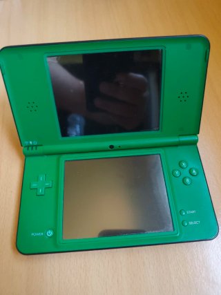Nintendo DSi XL Verde