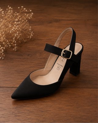 Zapatos de salón negros con tira