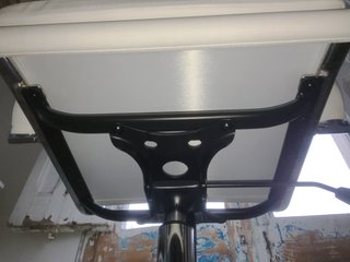 Silla de oficina blanca reclinable como nueva