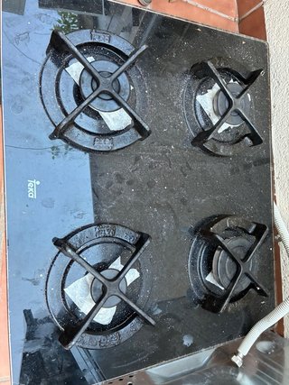 Cocina de gas Teka con horno y 4 fogones