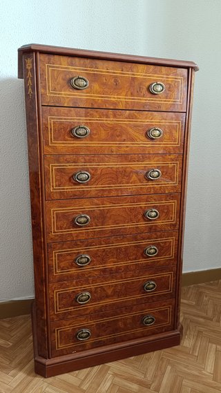 Cómoda de madera con 7 cajones