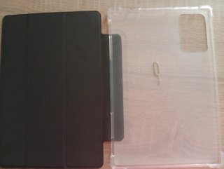 Tablet Android con tastiera, custodia e penna.