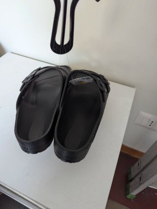 Ciabatte / Sandali neri in gomma stile Birkenstock