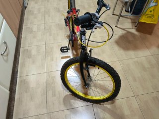 Bicicleta Infantil Roja y Negra