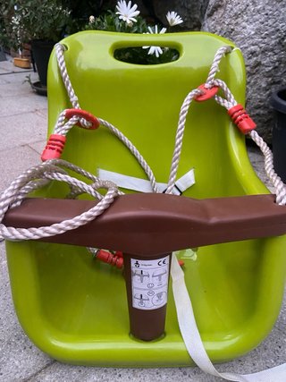 Columpio infantil verde con arnés