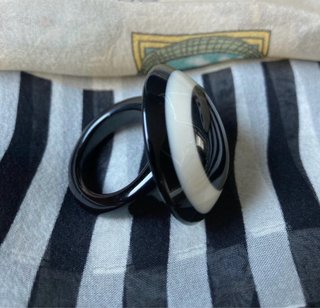 Anillo fantasía blanco y negro