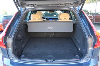Volvo XC60 2.0 T8 AWD BUSINESS PLUS AUTO (2019)
