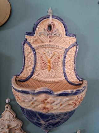 Benditera de cerámica con mariposa