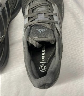 Zapatillas Adidas Negras y Grises