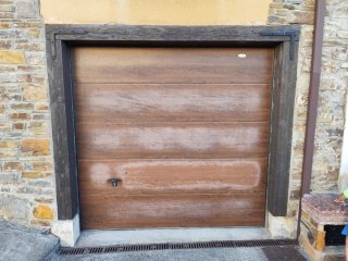 Puerta seccional de garaje automática